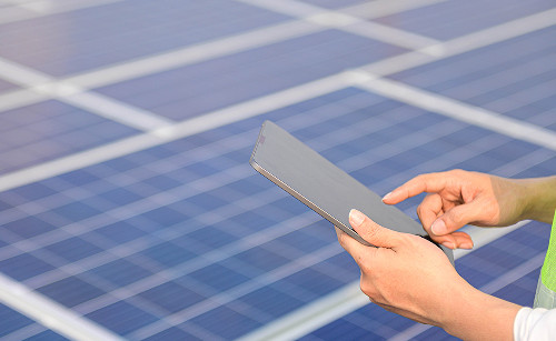 Marketplace solar oferece gestão gratuita de usinas aos clientes