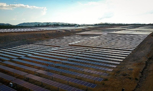 Complexo solar Coremas contrata fornecedores para expansão