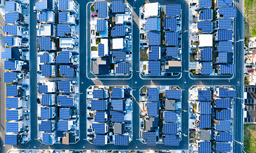 Irena lança vídeos de treinamento para instalação de solar em telhados