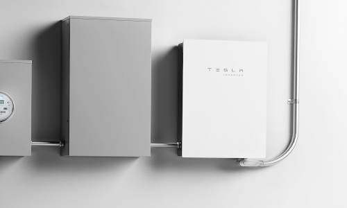 Tesla passa a produzir inversor solar