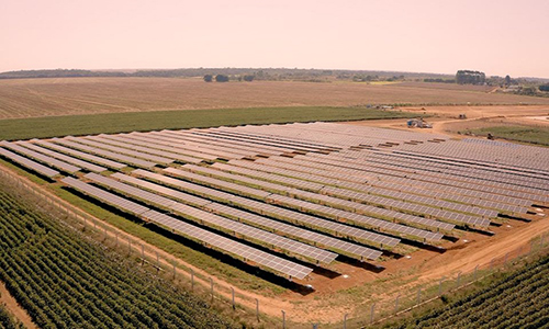 Enerzee e Faro Energy se unem para oferecer aluguel de usinas FV