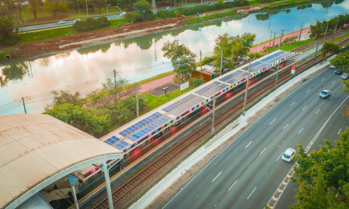 Estação de trem em SP fica autossuficiente com telhado solar