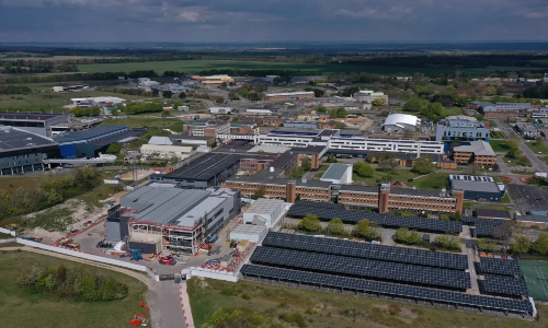 Sistema com baterias de íons de sódio passa por testes no Reino Unido.