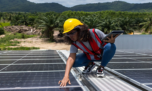 Solar emprega mais mulheres entre as renováveis