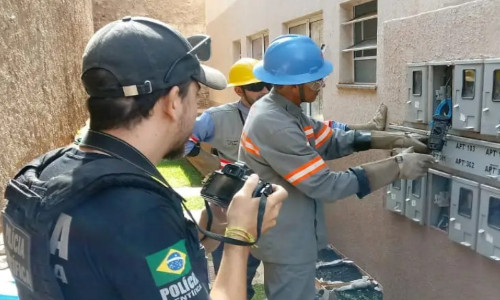 Enel recebe apoio da polícia para combater furto de energia