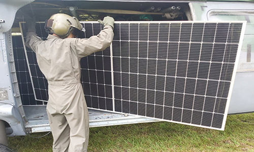 MME instala solar e baterias em Terra Indígena Yanomami