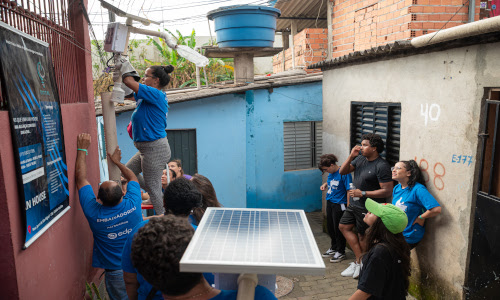 EDP instala 30 postes solares em comunidade de Guarulhos