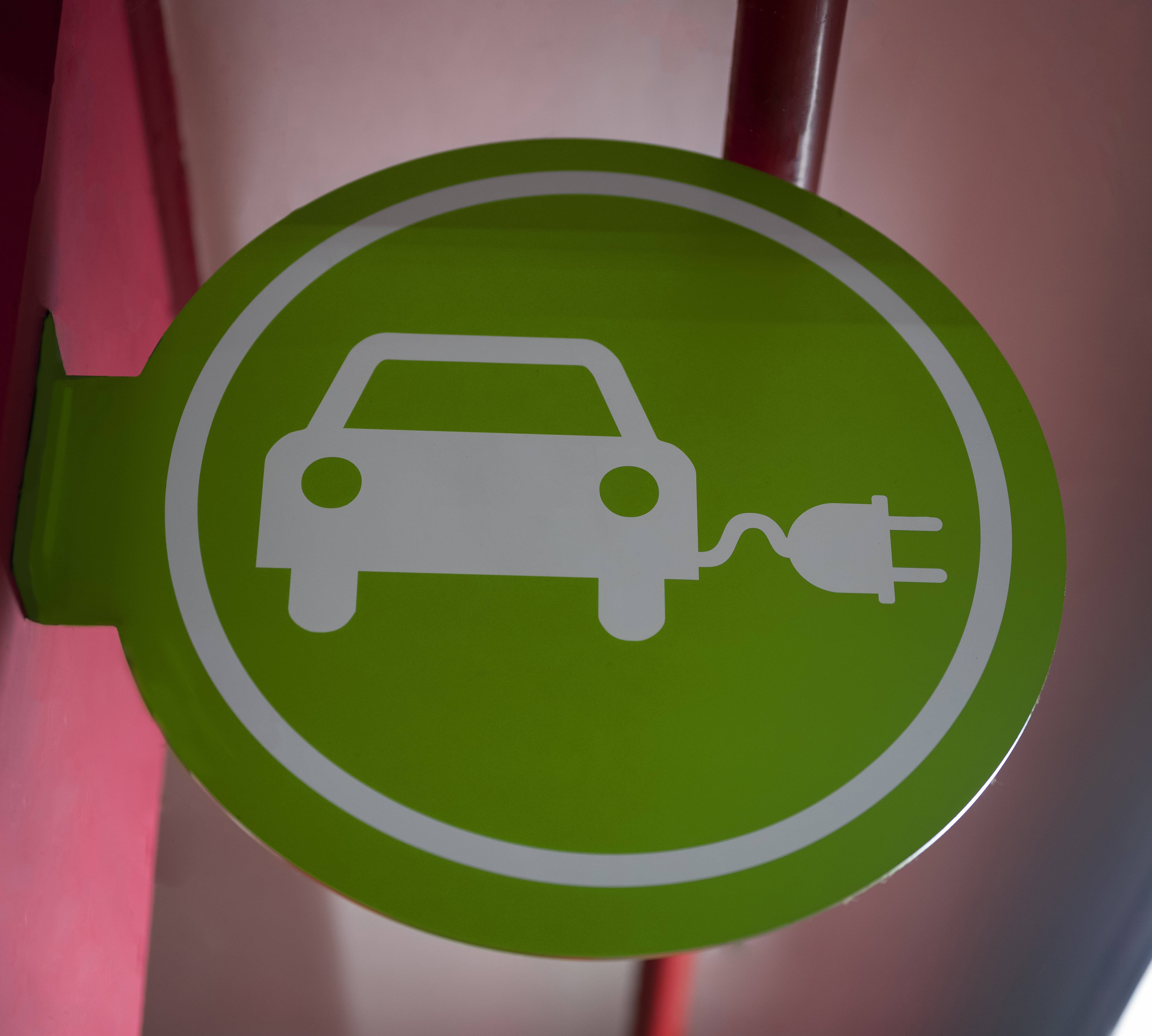 VoltBras lança anuário sobre redes de recarga no Brasil